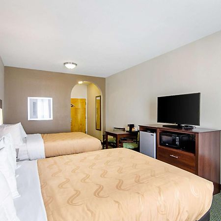 Quality Inn & Suites Near Tanger Outlet Mall Ґонзалес Екстер'єр фото