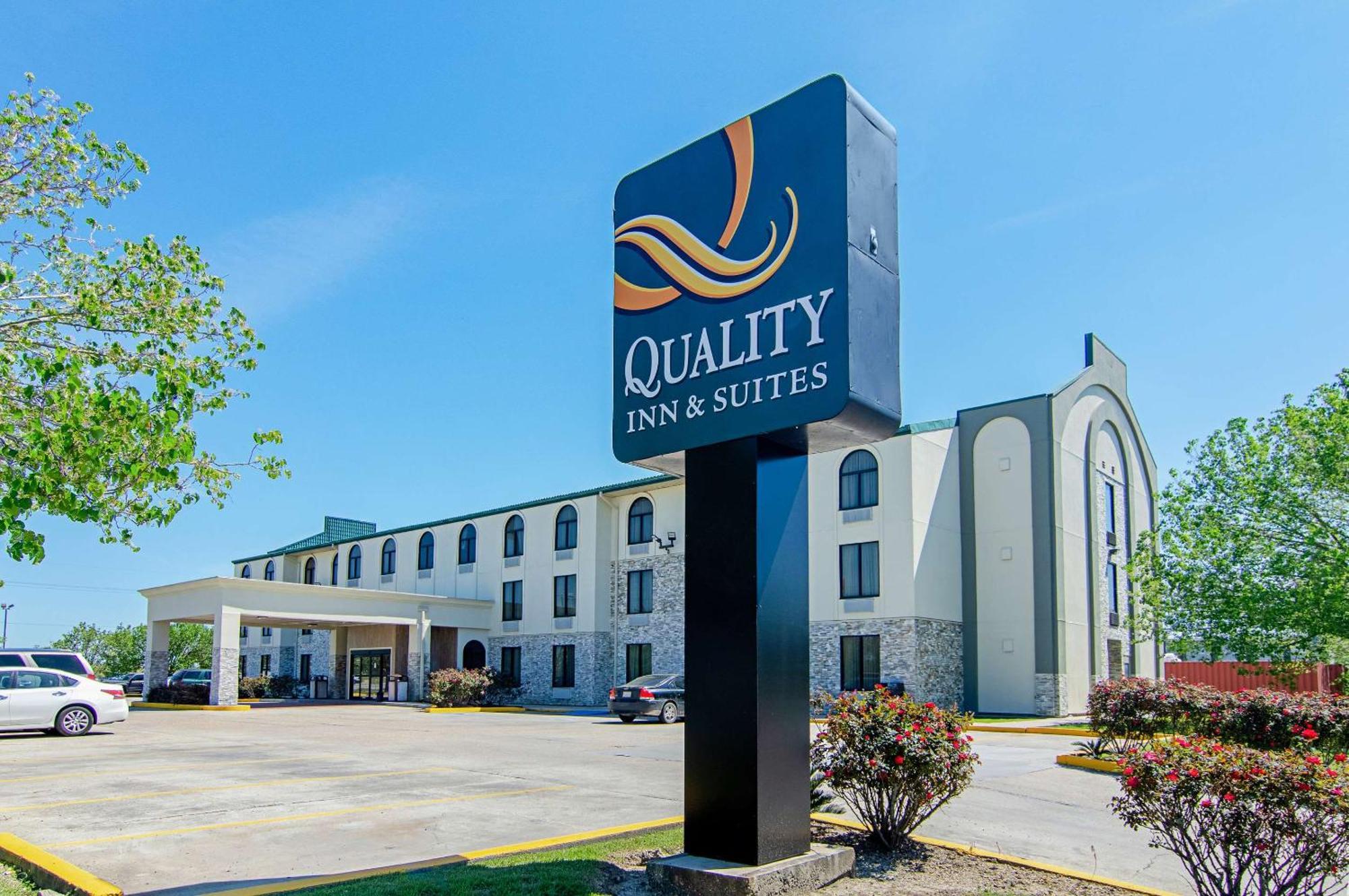 Quality Inn & Suites Near Tanger Outlet Mall Ґонзалес Екстер'єр фото