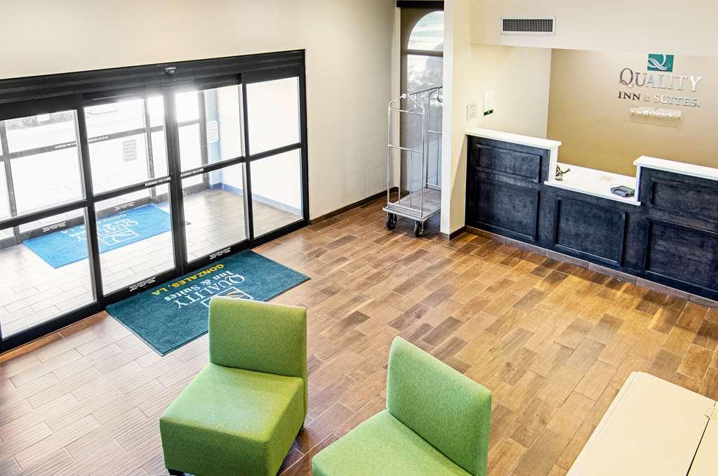 Quality Inn & Suites Near Tanger Outlet Mall Ґонзалес Інтер'єр фото