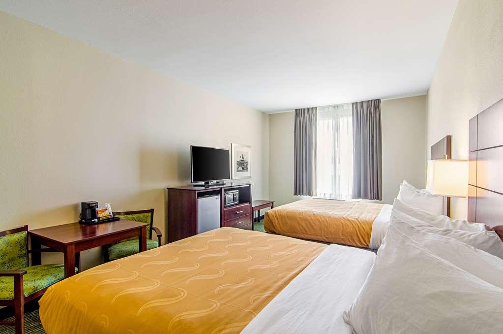 Quality Inn & Suites Near Tanger Outlet Mall Ґонзалес Номер фото