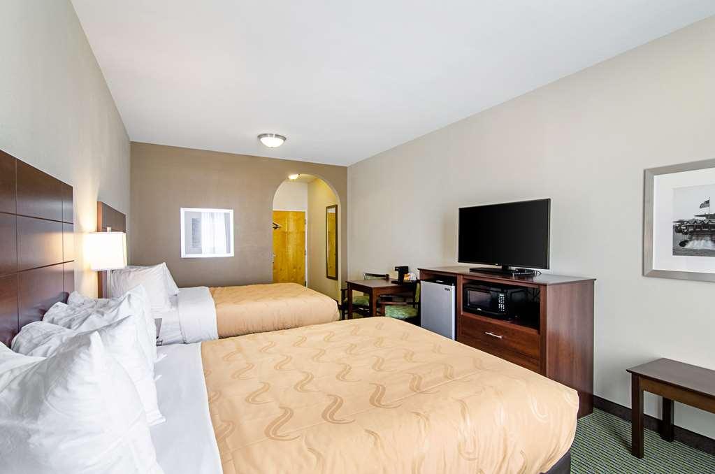 Quality Inn & Suites Near Tanger Outlet Mall Ґонзалес Номер фото
