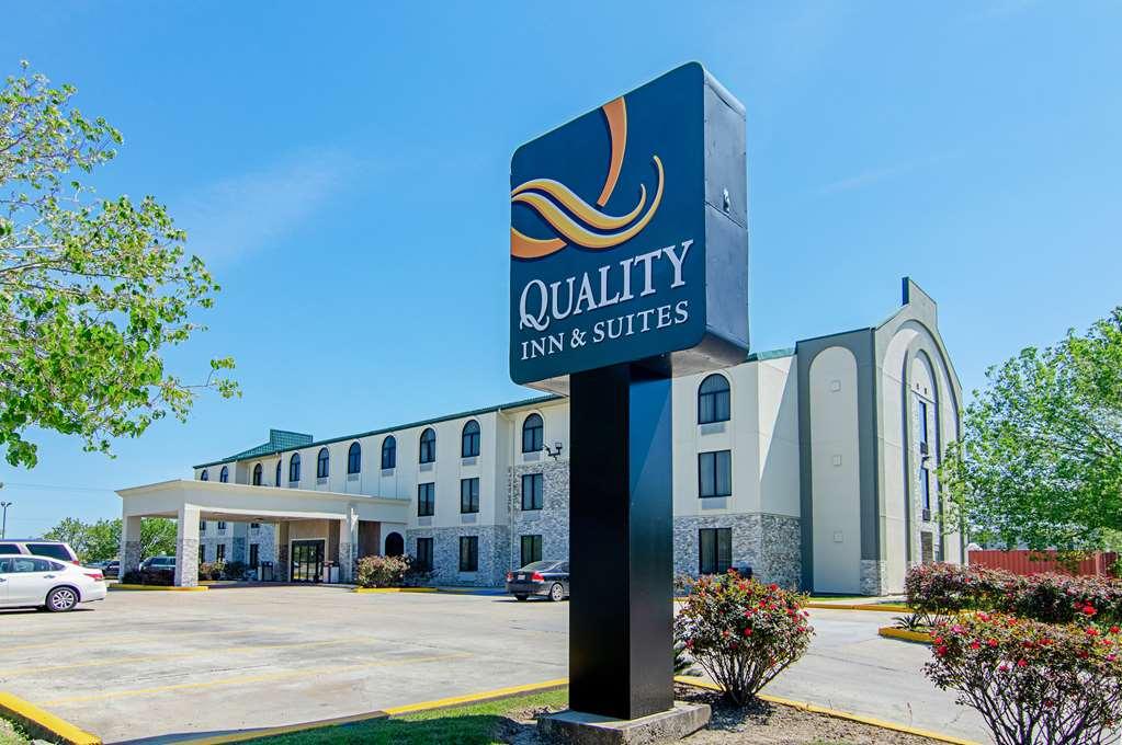 Quality Inn & Suites Near Tanger Outlet Mall Ґонзалес Екстер'єр фото