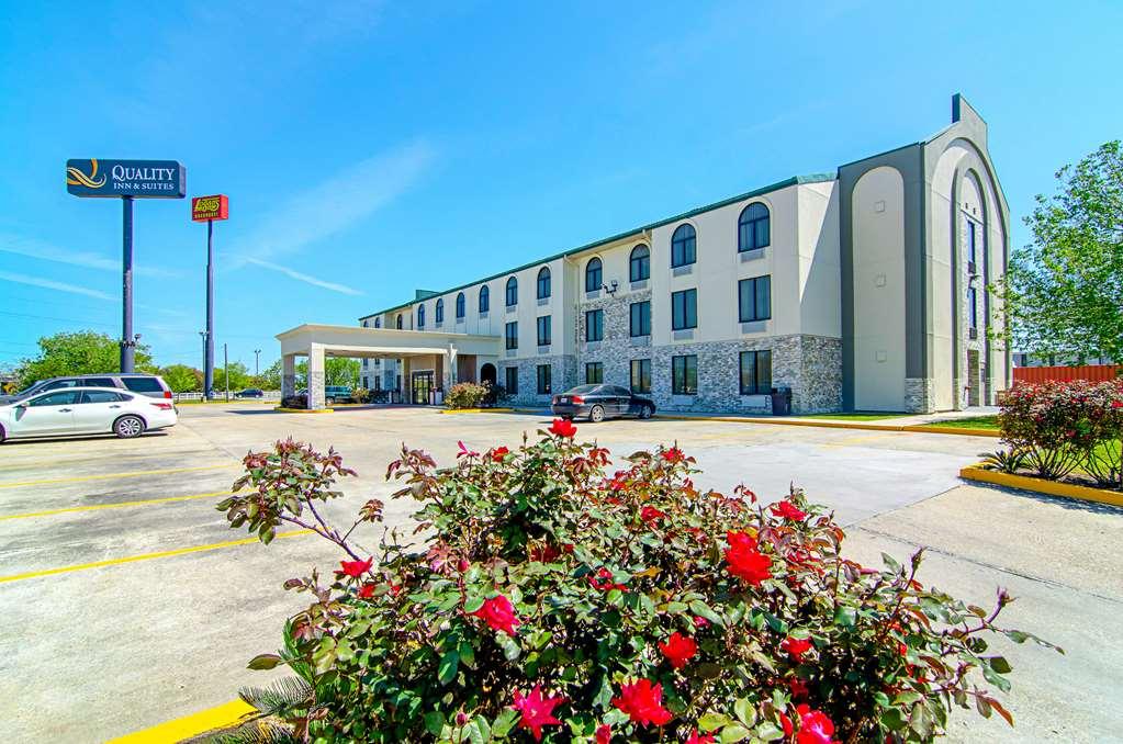 Quality Inn & Suites Near Tanger Outlet Mall Ґонзалес Екстер'єр фото