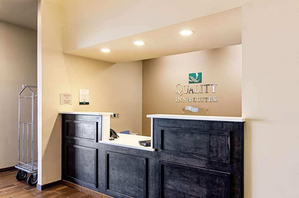 Quality Inn & Suites Near Tanger Outlet Mall Ґонзалес Інтер'єр фото